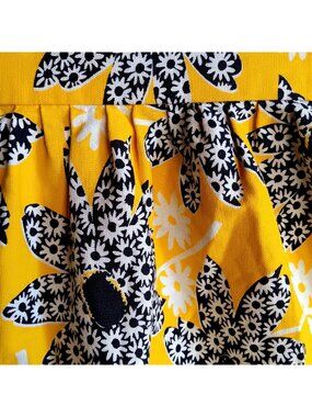 True Vintage Skirt 25" 25W 1970's sz 10 True VTG 70s SUNFLOWER PRINT YELLOW MINI